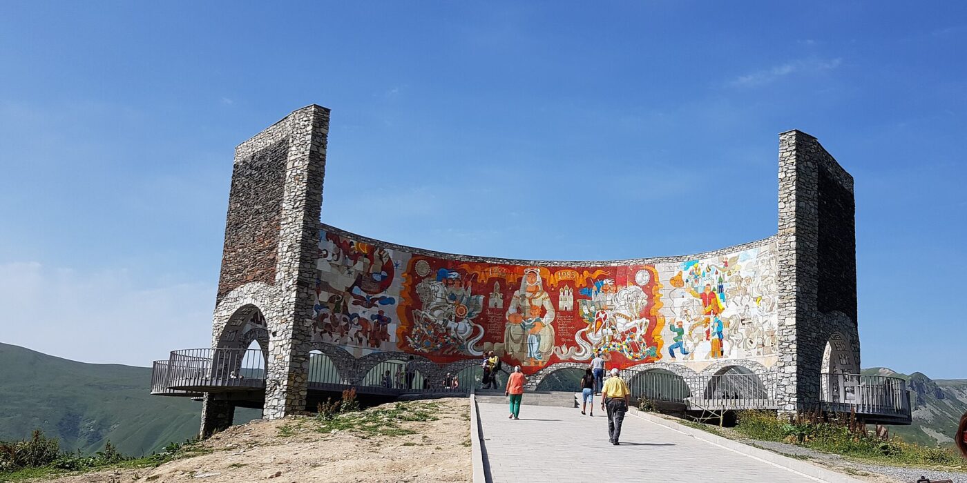 Gruzínská vojenská cesta: nejkrásnější silnice země