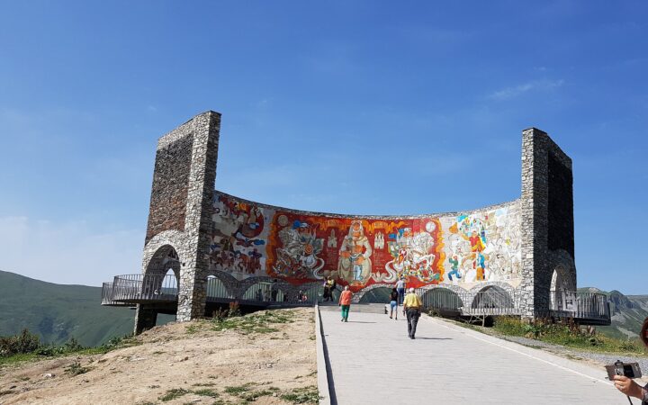 Gruzínská vojenská cesta: nejkrásnější silnice země