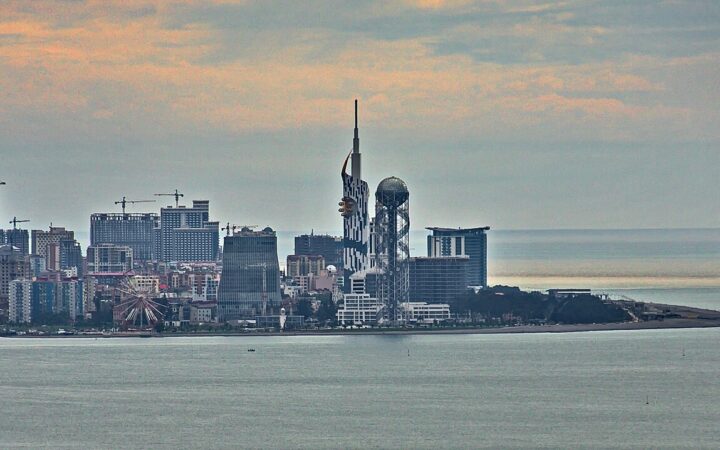Moderní architektura Batumi: Alphabet Tower, Ali a Nino a mrakodrapy u moře